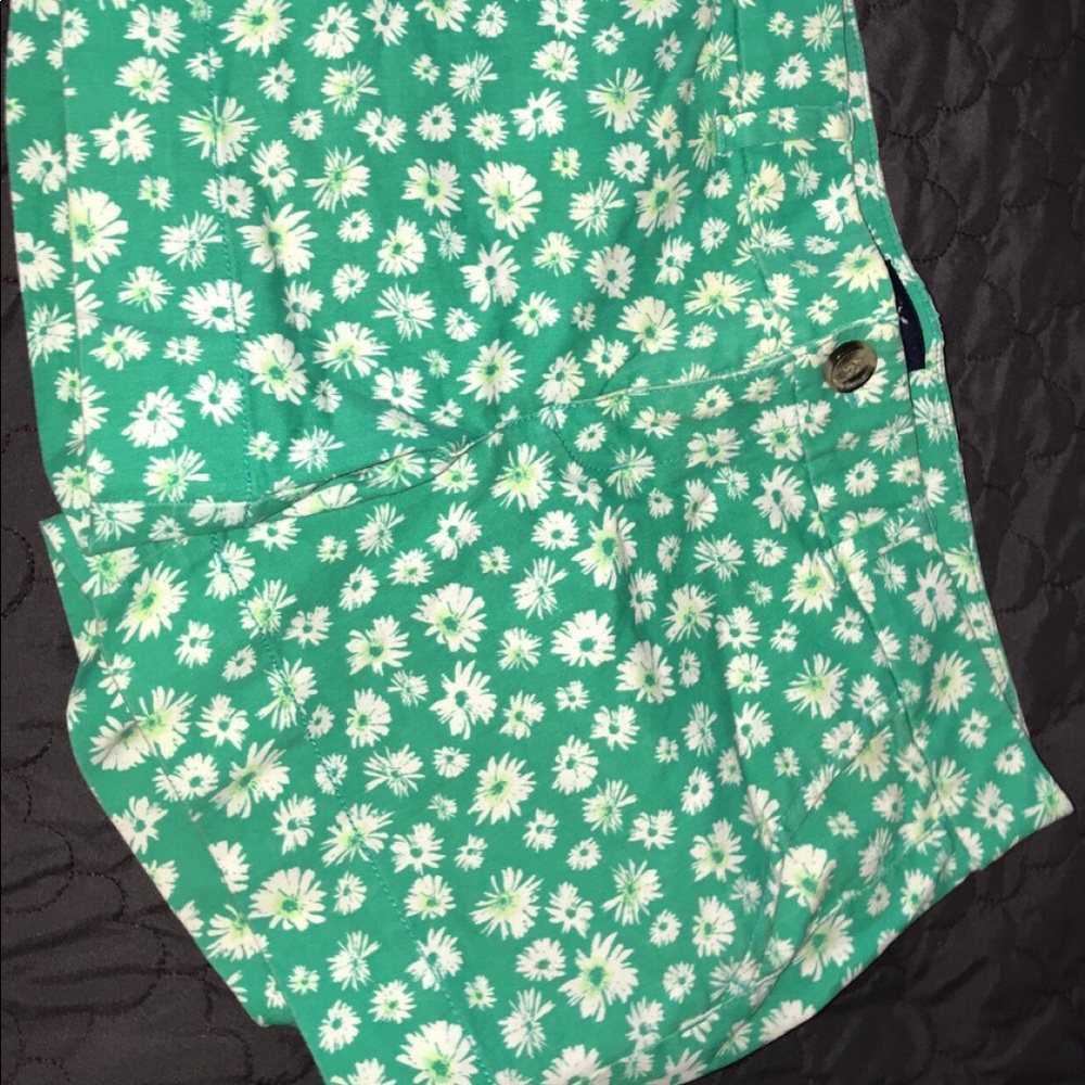 American Eagle short